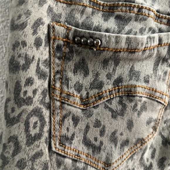 Leopard Print crazy sexy cool Dollhouse jeans size 5 juniors - Picture 7 of 8